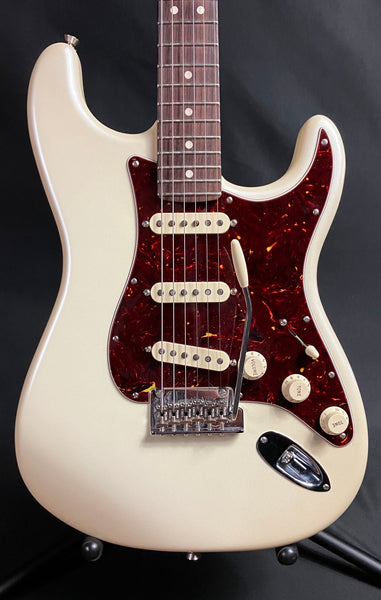 Fender American Showcase Stratocaster Electric Guitar Olympic Pearl Finish w/ OHSC