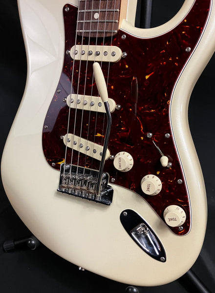 Fender American Showcase Stratocaster Electric Guitar Olympic Pearl Finish w/ OHSC