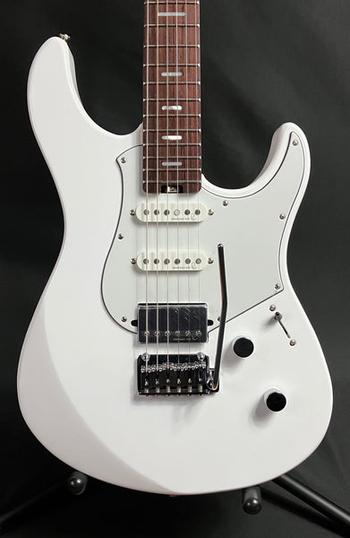 Yamaha PACS+12 Pacifica Standard Plus Electric Guitar Shell White Finish w/ Gig Bag