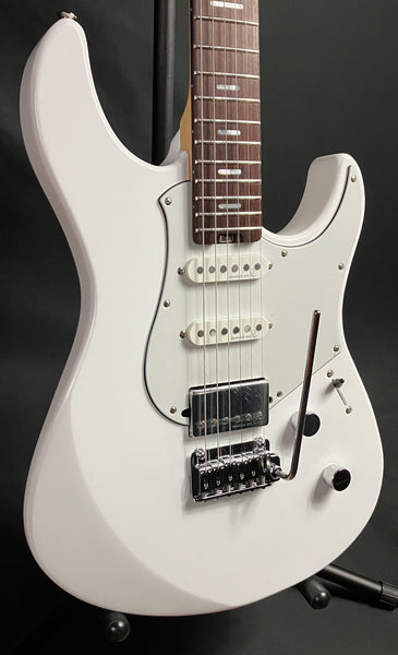 Yamaha PACS+12 Pacifica Standard Plus Electric Guitar Shell White Finish w/ Gig Bag