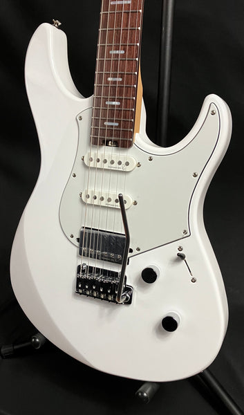 Yamaha PACS+12 Pacifica Standard Plus Electric Guitar Shell White Finish w/ Gig Bag