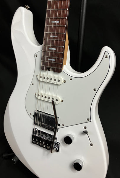 Yamaha PACS+12 Pacifica Standard Plus Electric Guitar Shell White Finish w/ Gig Bag