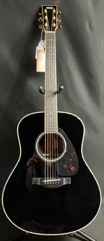 Yamaha LL16D Deluxe ARE Original Jumbo Acoustic-Electric Guitar Gloss Black w/ Case