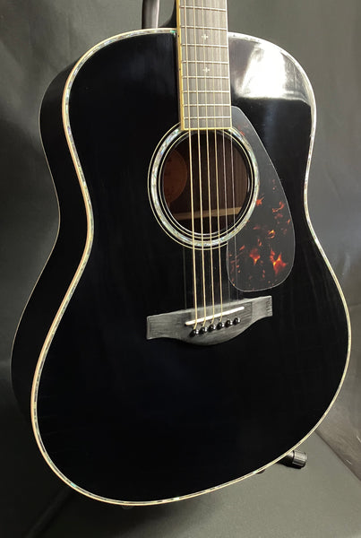 Yamaha LL16D Deluxe ARE Original Jumbo Acoustic-Electric Guitar Gloss Black w/ Case