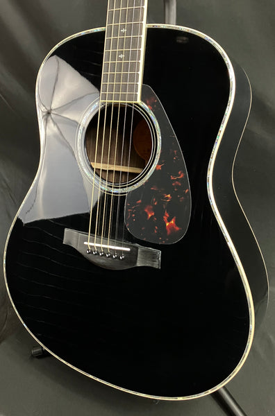 Yamaha LL16D Deluxe ARE Original Jumbo Acoustic-Electric Guitar Gloss Black w/ Case