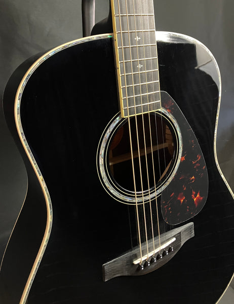 Yamaha LL16D Deluxe ARE Original Jumbo Acoustic-Electric Guitar Gloss Black w/ Case