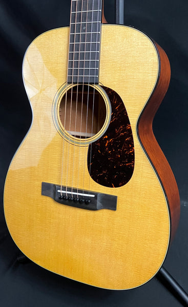 Martin 0-18 Standard Parlor Acoustic Guitar Vintage Natural Finish w/ Case