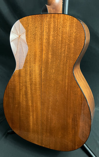 Martin 0-18 Standard Parlor Acoustic Guitar Vintage Natural Finish w/ Case