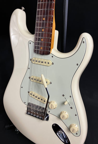 Fender American Vintage II Stratocaster Electric Guitar Olympic White w/ OHSC