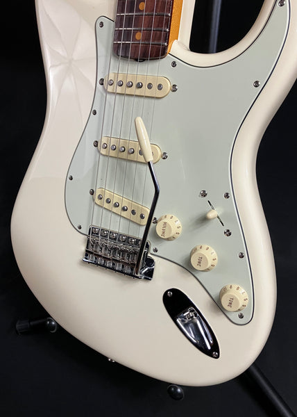 Fender American Vintage II Stratocaster Electric Guitar Olympic White w/ OHSC