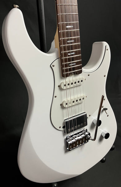 Yamaha PACS+12 Pacifica Standard Plus Electric Guitar Shell White Finish w/ Gig Bag