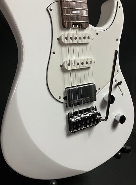 Yamaha PACS+12 Pacifica Standard Plus Electric Guitar Shell White Finish w/ Gig Bag