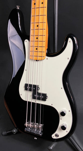 Fender American Professional II Precision Bass 4-String Bass Guitar Gloss Black w/ OHSC