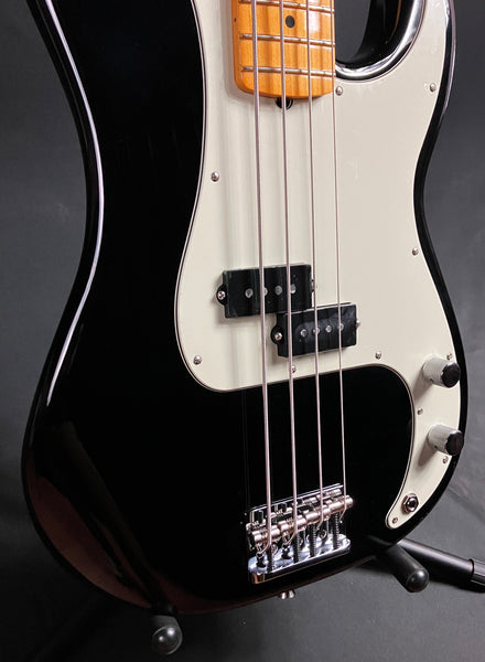 Fender American Professional II Precision Bass 4-String Bass Guitar Gloss Black w/ OHSC