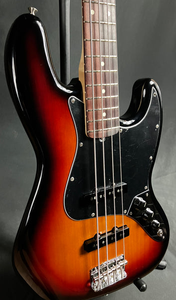 Fender American Performer Jazz Bass 4-String Bass Guitar 3-Tone Sunburst w/ Gig Bag