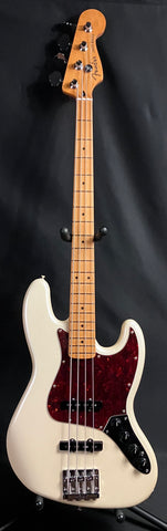 Fender Player Plus Active Jazz Bass 4-String Bass Guitar Olympic Pearl w/ Gig Bag