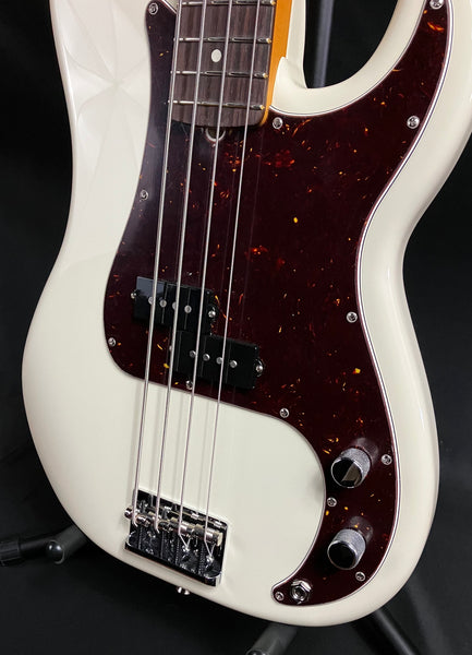 Fender American Professional II Precision Bass 4-String Bass Guitar Olympic White w/ OHSC