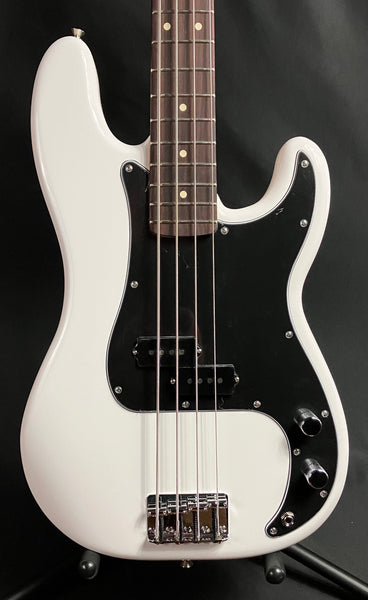 Fender Player II Precision Bass 4-String Bass Guitar Polar White Finish