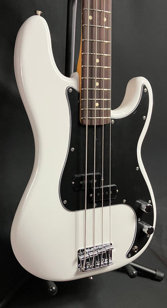 Fender Player II Precision Bass 4-String Bass Guitar Polar White Finish