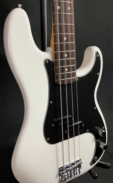 Fender Player II Precision Bass 4-String Bass Guitar Polar White Finish