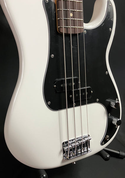 Fender Player II Precision Bass 4-String Bass Guitar Polar White Finish