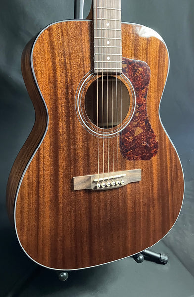 Guild OM-120 Mahogany Orchestra Acoustic Guitar Gloss Natural Finish