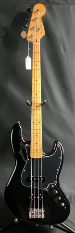 Squier Classic Vibe 70's Jazz Bass 4-String Bass Guitar Gloss Black