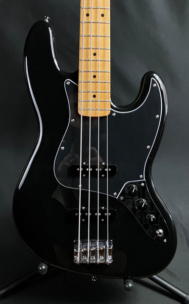 Squier Classic Vibe 70's Jazz Bass 4-String Bass Guitar Gloss Black