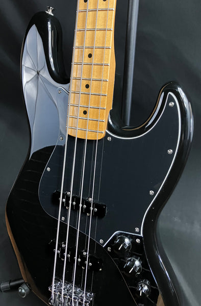 Squier Classic Vibe 70's Jazz Bass 4-String Bass Guitar Gloss Black