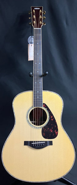 Yamaha LL16D Deluxe ARE Original Jumbo Acoustic-Electric Guitar Gloss Natural w/ Case