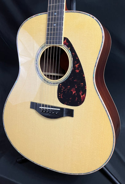 Yamaha LL16D Deluxe ARE Original Jumbo Acoustic-Electric Guitar Gloss Natural w/ Case