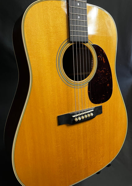 Martin D-28 Standard Dreadnought Acoustic Guitar Gloss Natural Finish w/ OHSC