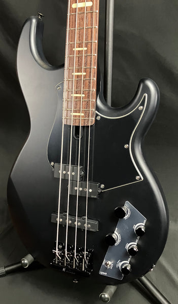 Yamaha BB734A Broad Bass 4-String Bass Guitar Translucent Matte Black w/ Gig Bag (052)