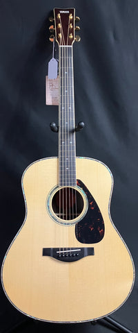 Yamaha LL16D Deluxe ARE Original Jumbo Acoustic-Electric Guitar Gloss Natural w/ Case