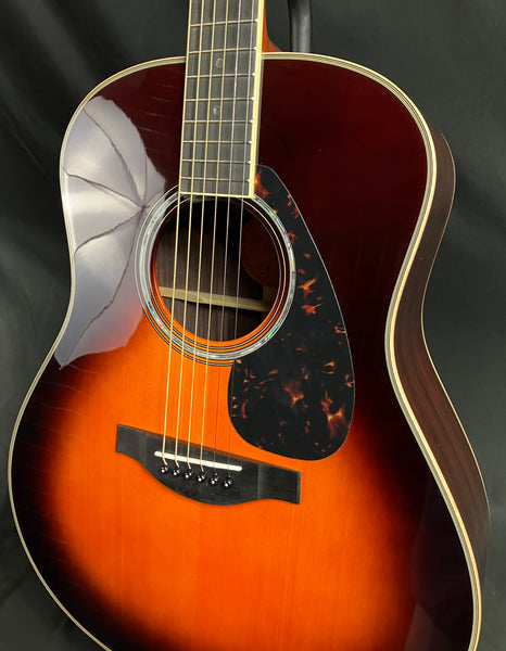 Yamaha LL16BS Handcrafted A.R.E. Acoustic-Electric Guitar Brown Sunburst w/ Case